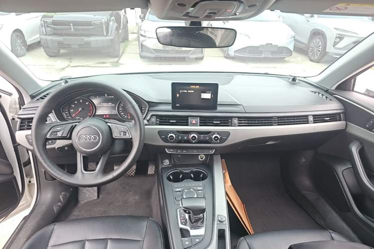 Used Audi A4L 2019 40 TFSI Ambition Version China V Center Console