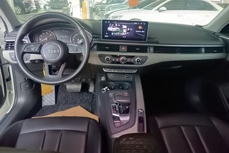 Used Audi A4L 2019 40 TFSI Ambition China VI Center Console