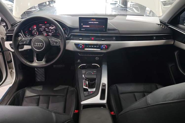Used Audi A4L 2019 40 TFSI Fashion Edition China VI Emission Standard Center Console