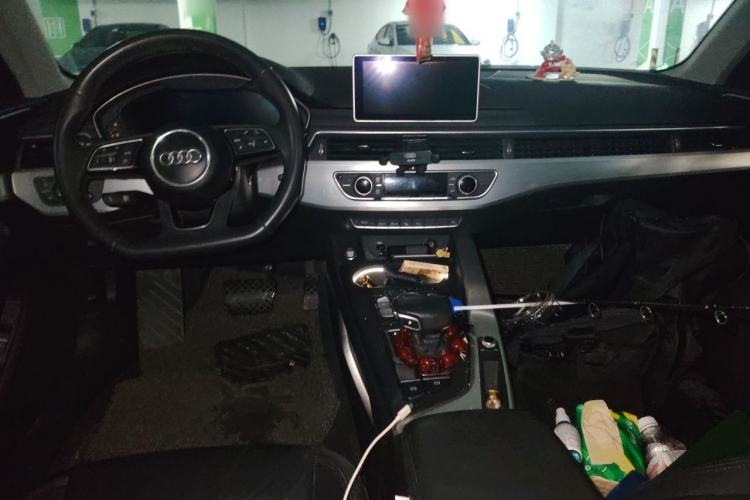 Used Audi A4L 2019 40 TFSI Fashion Edition China VI Emission Standard Center Console