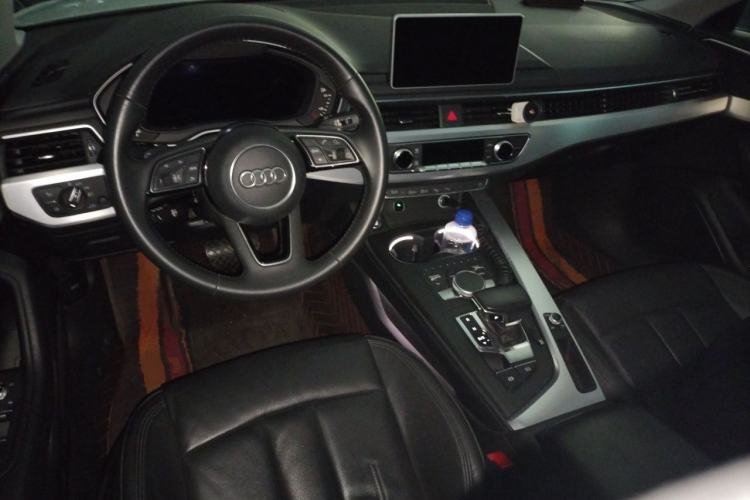 Used Audi A4L 2019 40 TFSI Fashion Edition China VI Emission Standard Center Console