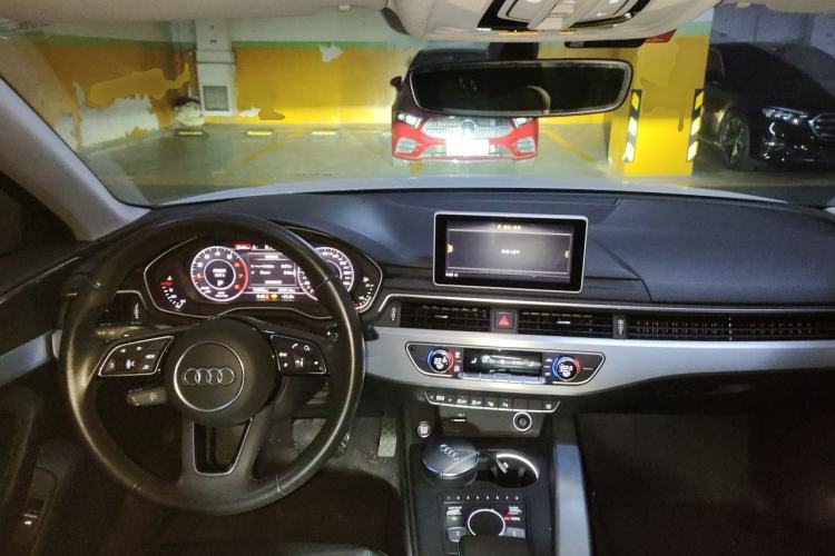 Used Audi A4L 2019 40 TFSI Fashion Edition China VI Emission Standard Center Console