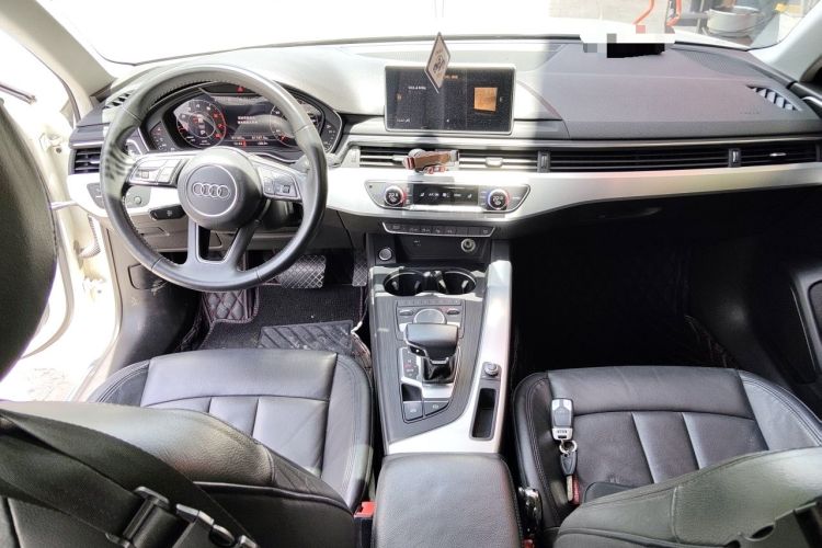 Used Audi A4L 2019 40 TFSI Fashion Edition China VI Emission Standard Center Console