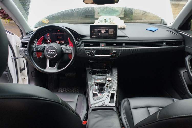 Used Audi A4L 2019 40 TFSI Fashion Version China V Center Console
