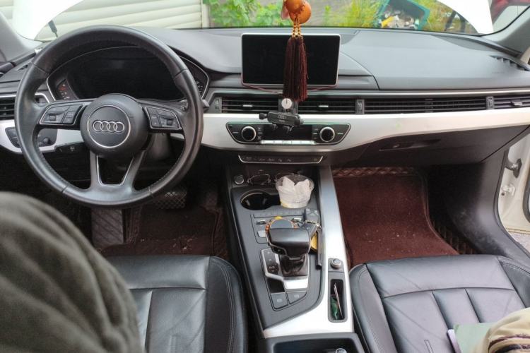 Used Audi A4L 2019 40 TFSI Fashion Version China V Center Console