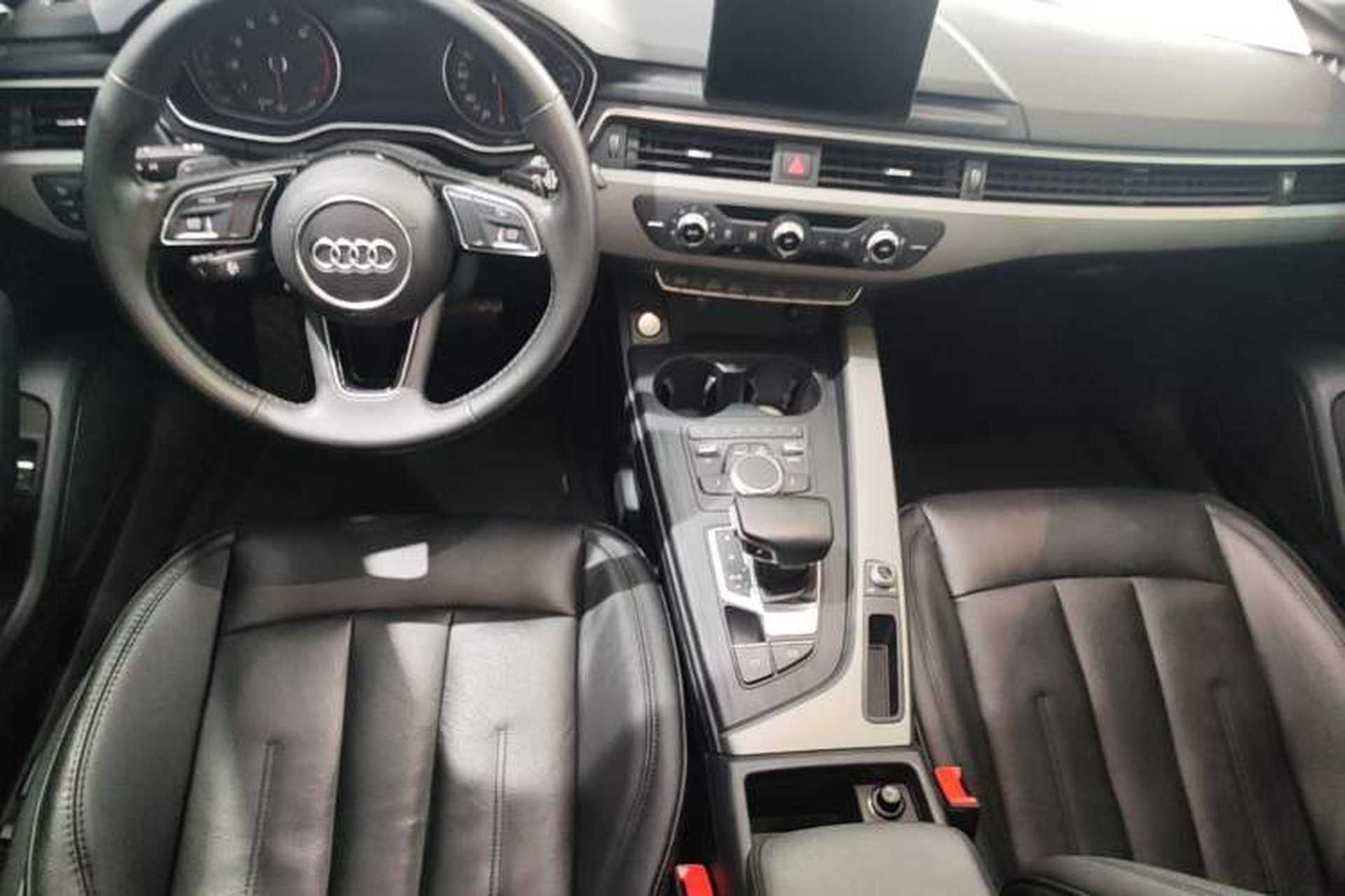 Used Audi A4L 2019 40 TFSI Ambition China VI Center Console