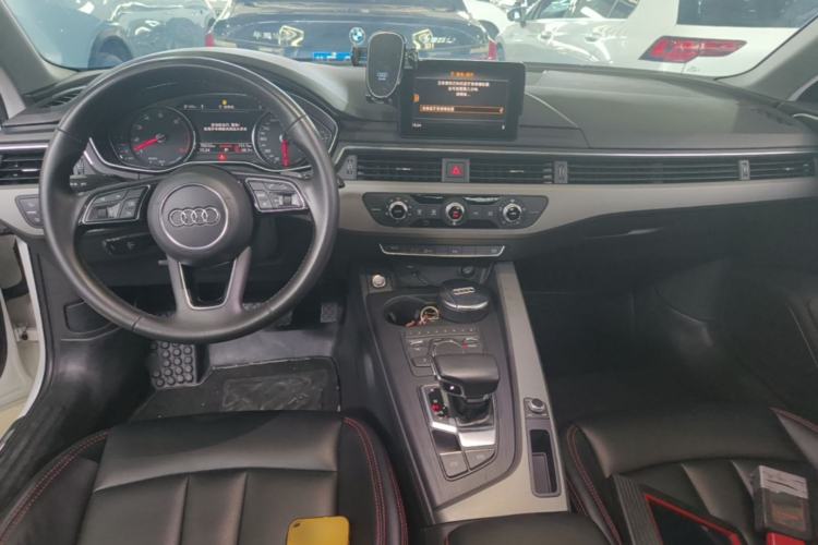 Used Audi A4L 2019 40 TFSI Ambition China VI Center Console