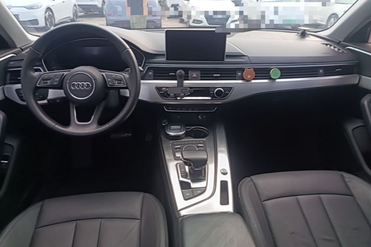 Used Audi A4L 2019 40 TFSI Fashion Edition China VI Emission Standard Center Console