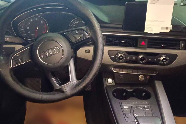 Used Audi A4L 2019 40 TFSI Ambition China VI Center Console