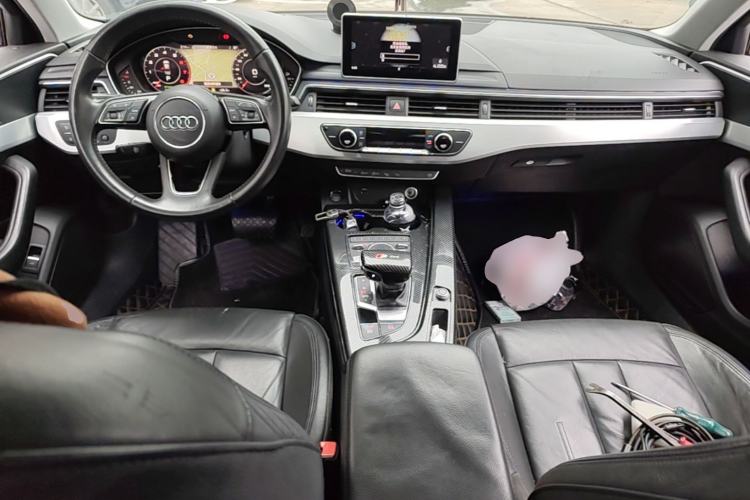 Used Audi A4L 2019 40 TFSI Fashion Edition China VI Emission Standard Center Console