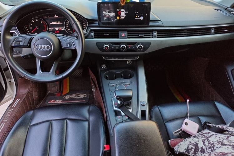 Used Audi A4L 2019 40 TFSI Ambition China VI Center Console