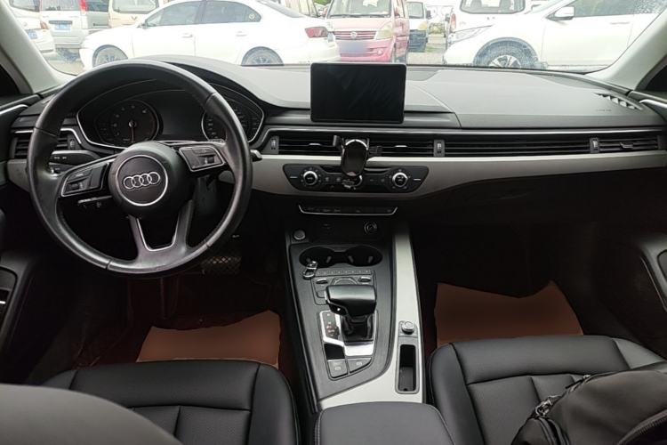 Used Audi A4L 2019 40 TFSI Ambition China VI Center Console