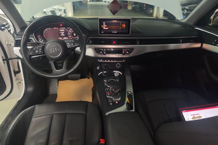 Used Audi A4L 2019 40 TFSI Fashion Edition China VI Emission Standard Center Console