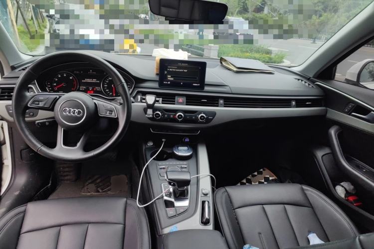 Used Audi A4L 2019 40 TFSI Ambition China VI Center Console