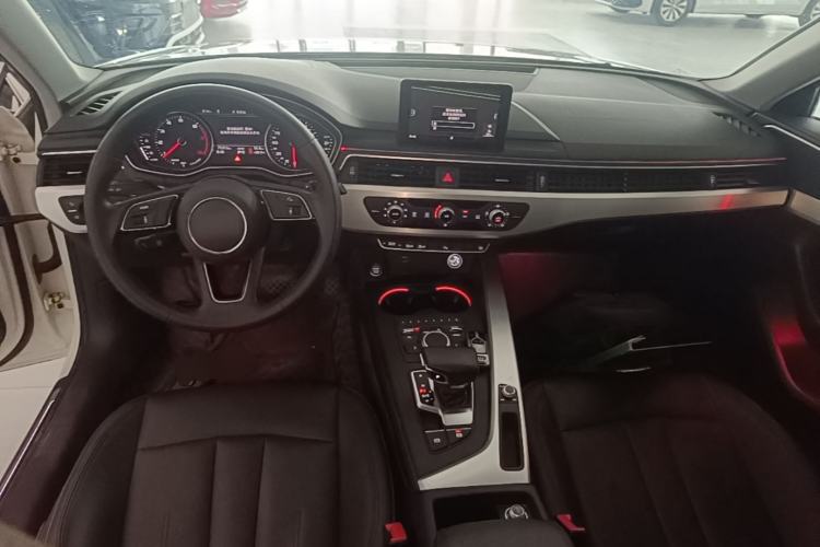 Used Audi A4L 2019 40 TFSI Ambition China VI Center Console