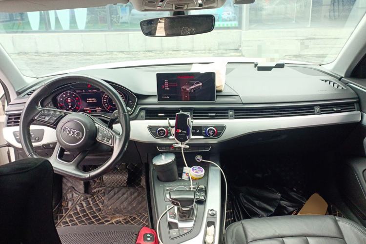 Used Audi A4L 2019 40 TFSI Fashion Edition China VI Emission Standard Center Console
