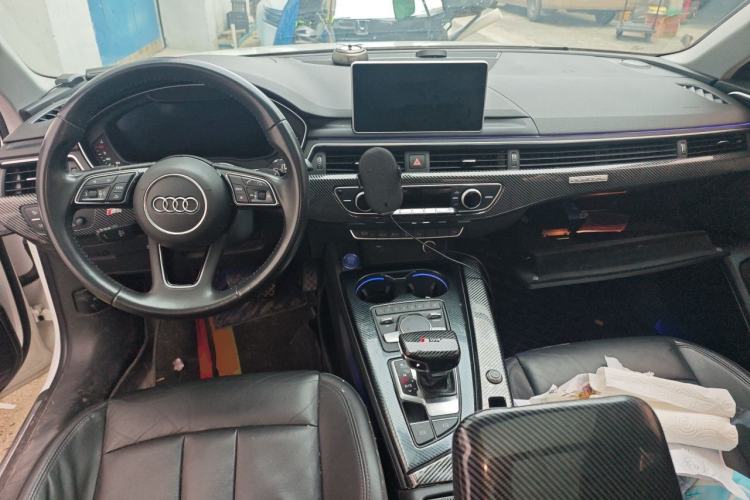 Used Audi A4L 2019 40 TFSI Fashion Edition China VI Emission Standard Center Console
