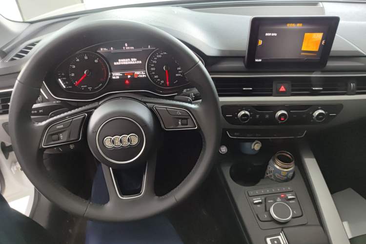 Used Audi A4L 2019 40 TFSI Ambition China VI Center Console