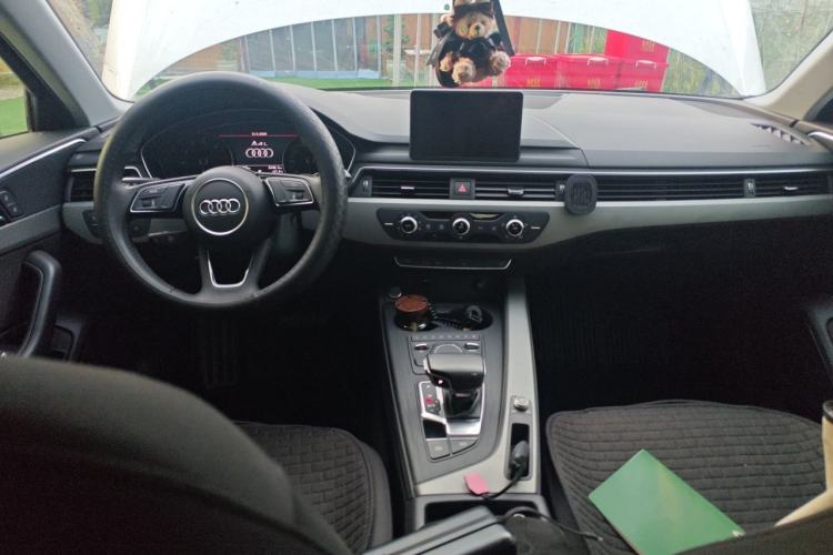 Used Audi A4L 2019 40 TFSI Ambition China VI Center Console