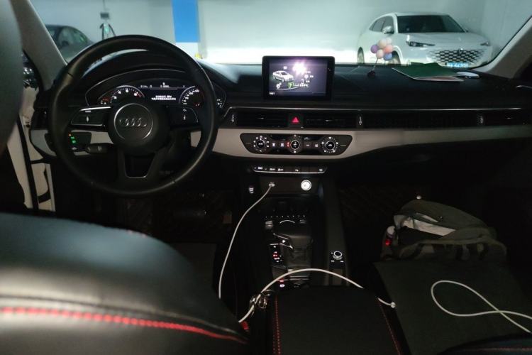 Used Audi A4L 2019 40 TFSI Ambition China VI Center Console