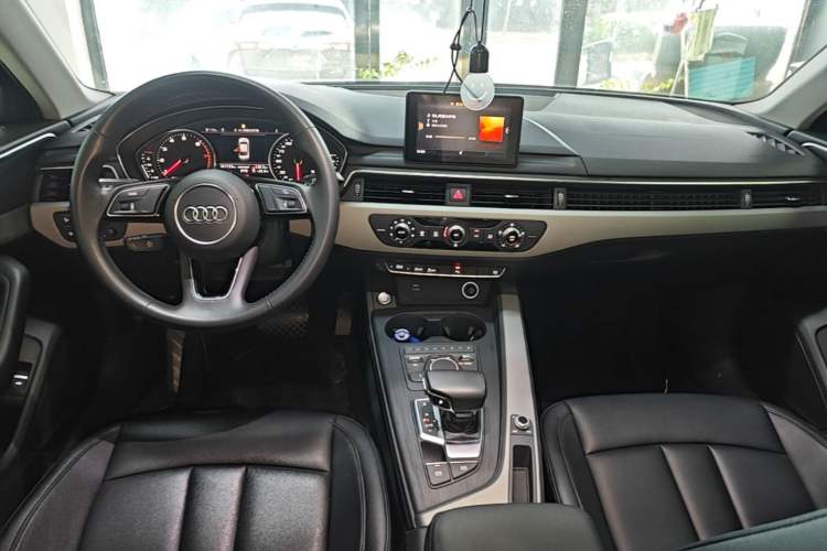 Used Audi A4L 2019 40 TFSI Ambition China VI Center Console