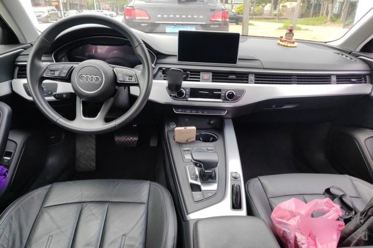 Used Audi A4L 2019 40 TFSI Fashion Edition China VI Emission Standard Center Console