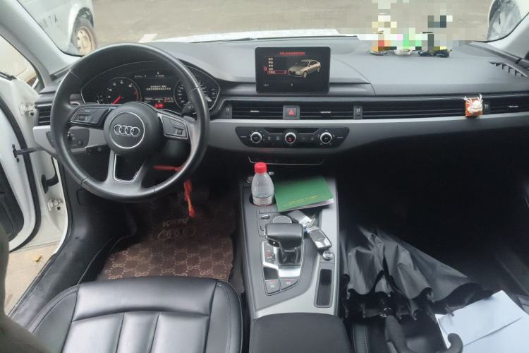 Used Audi A4L 2019 40 TFSI Ambition China VI Center Console