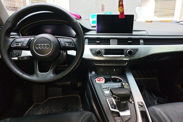 Used Audi A4L 2019 40 TFSI Fashion Edition China VI Emission Standard Center Console
