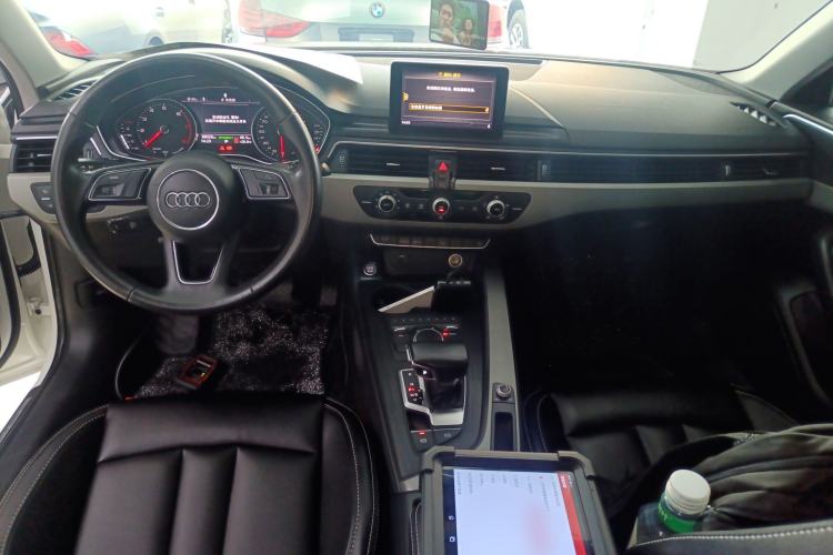Used Audi A4L 2019 40 TFSI Ambition Version China V Center Console