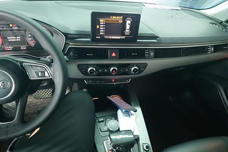 Used Audi A4L 2019 40 TFSI Ambition China VI Center Console