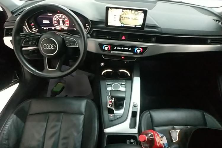 Used Audi A4L 2019 40 TFSI Fashion Edition China VI Emission Standard Center Console