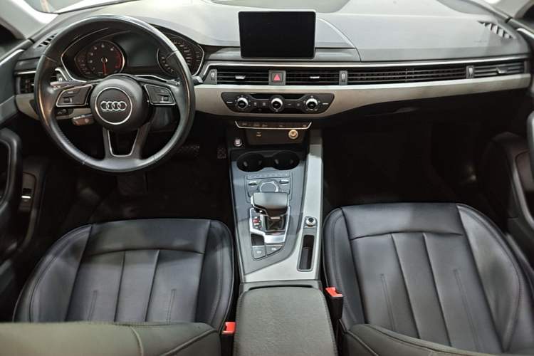 Used Audi A4L 2019 40 TFSI Ambition China VI Center Console