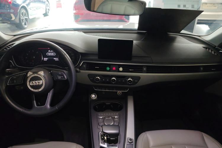 Used Audi A4L 2019 40 TFSI Ambition China VI Center Console