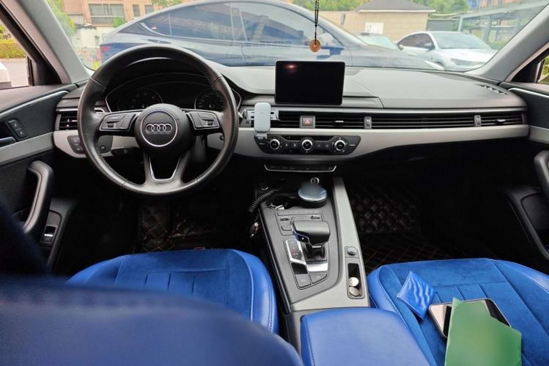 Used Audi A4L 2019 40 TFSI Ambition China VI Center Console