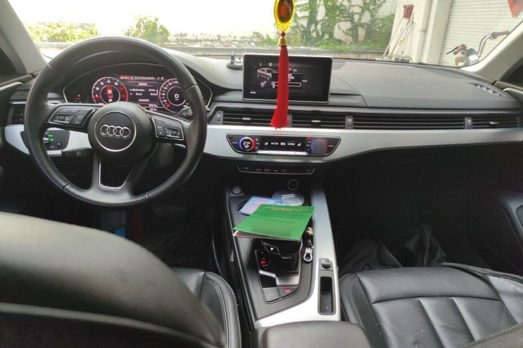 Used Audi A4L 2019 40 TFSI Fashion Edition China VI Emission Standard Center Console