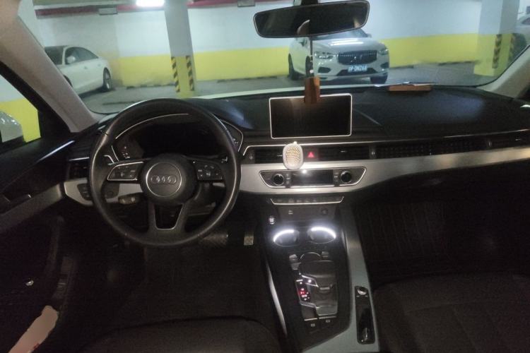 Used Audi A4L 2019 40 TFSI Fashion Edition China VI Emission Standard Center Console
