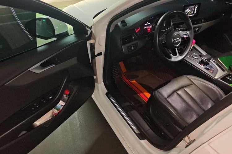 Used Audi A4L 2019 40 TFSI Ambition China VI Driver Seat