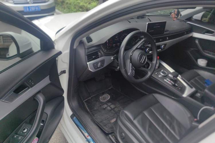 Used Audi A4L 2019 40 TFSI Fashion Edition China VI Emission Standard Driver Seat