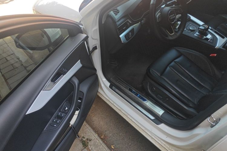 Used Audi A4L 2019 40 TFSI Ambition China VI Driver Seat