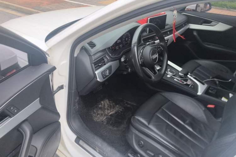 Used Audi A4L 2019 40 TFSI Fashion Edition China VI Emission Standard Driver Seat