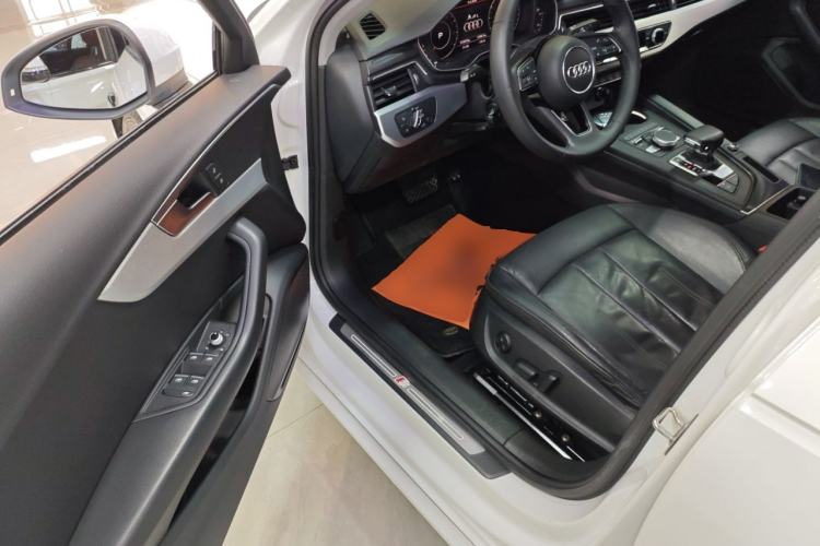 Used Audi A4L 2019 40 TFSI Fashion Edition China VI Emission Standard Driver Seat