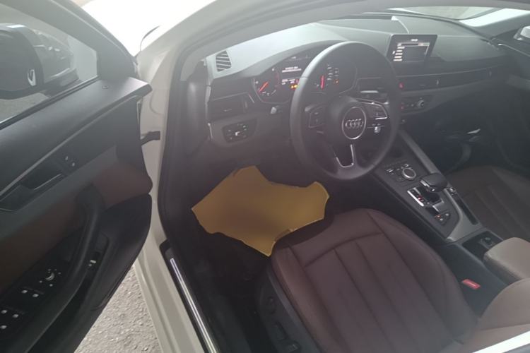 Used Audi A4L 2019 40 TFSI Ambition China VI Driver Seat