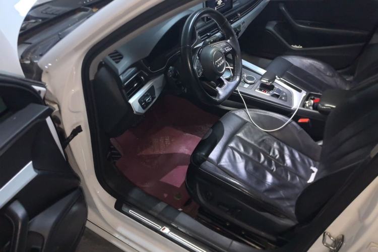 Used Audi A4L 2019 40 TFSI Fashion Edition China VI Emission Standard Driver Seat