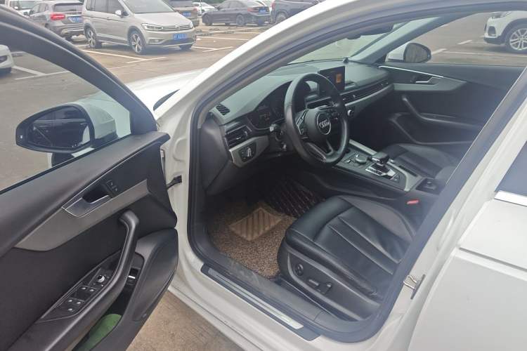 Used Audi A4L 2019 40 TFSI Ambition China VI Driver Seat