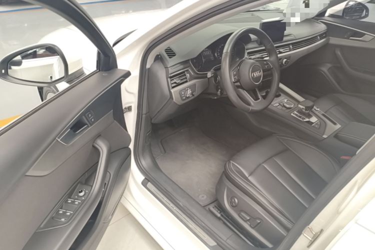 Used Audi A4L 2019 40 TFSI Ambition China VI Driver Seat