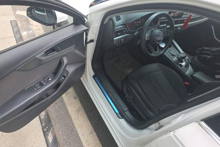 Used Audi A4L 2019 40 TFSI Ambition China VI Driver Seat