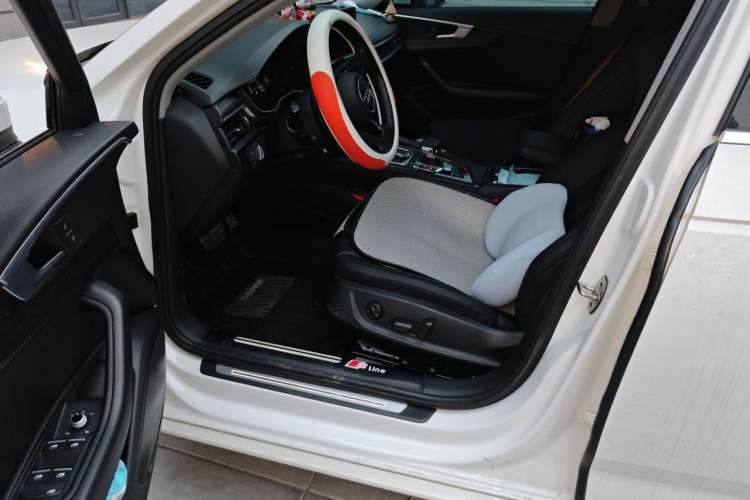 Used Audi A4L 2019 40 TFSI Ambition China VI Driver Seat