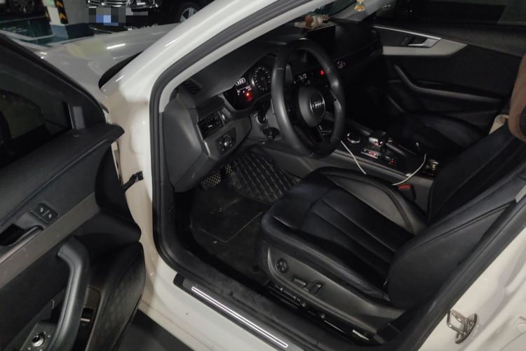 Used Audi A4L 2019 40 TFSI Ambition China VI Driver Seat