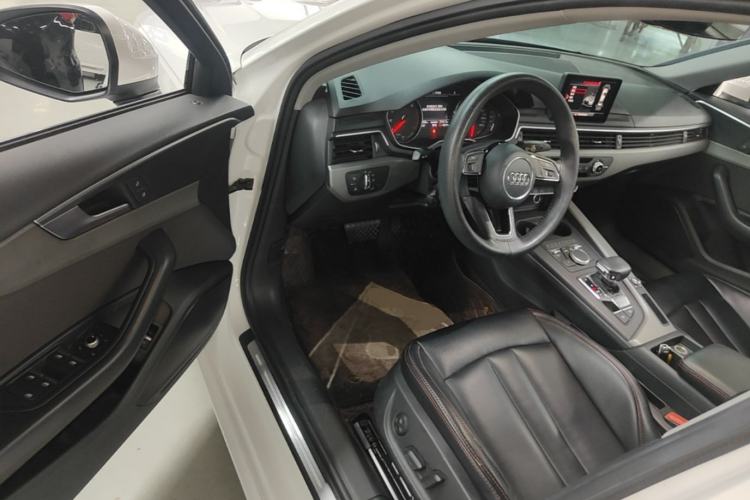 Used Audi A4L 2019 40 TFSI Ambition China VI Driver Seat