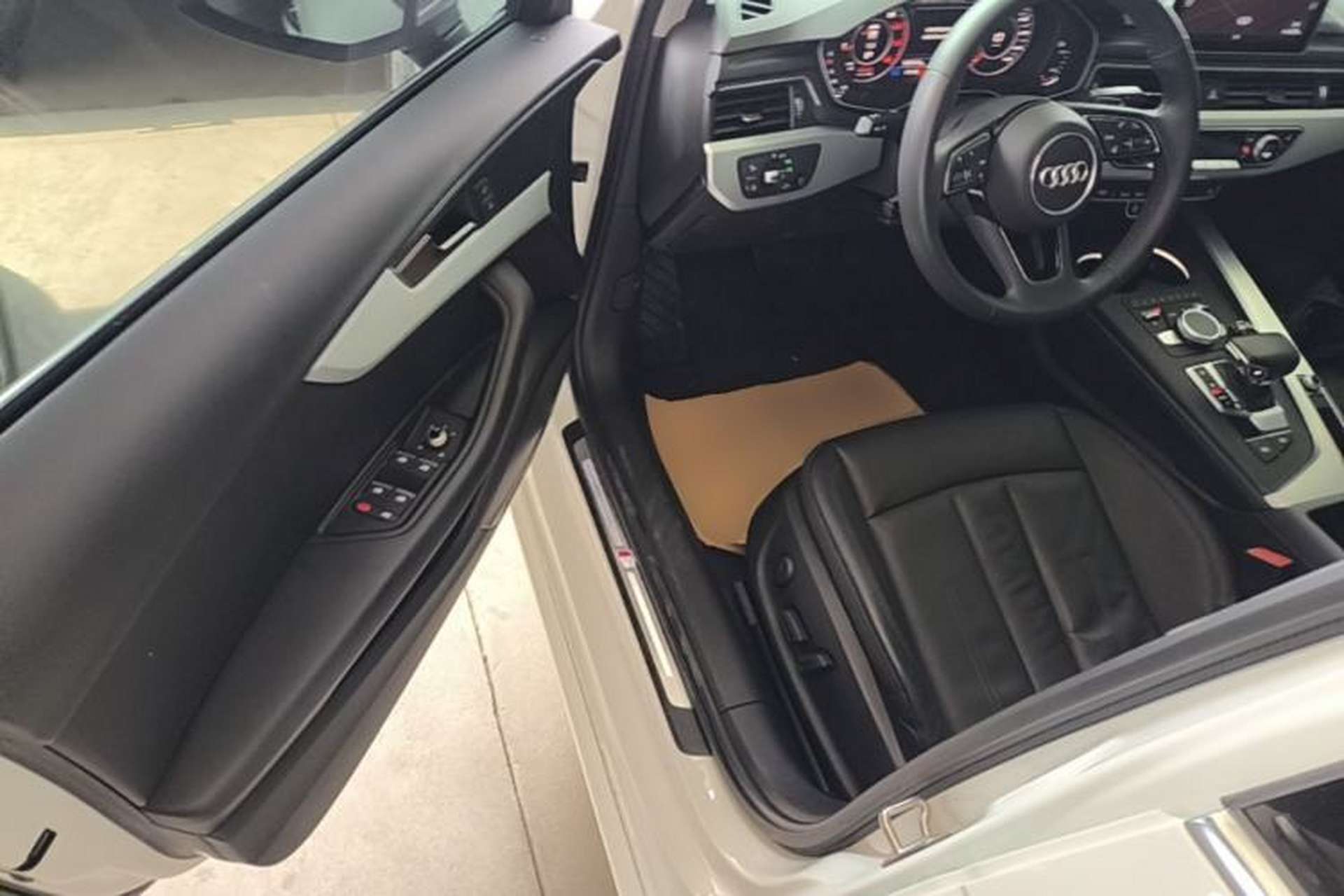 Used Audi A4L 2019 40 TFSI Fashion Edition China VI Emission Standard Driver Seat